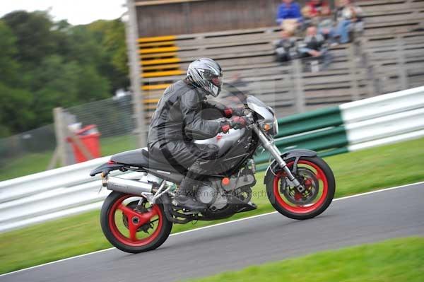 Motorcycle action photographs;cadwell;cadwell park photographs;event digital images;eventdigitalimages;motor racing louth lincolnshire;no limits trackday;peter wileman photography;trackday;trackday digital images;trackday photos