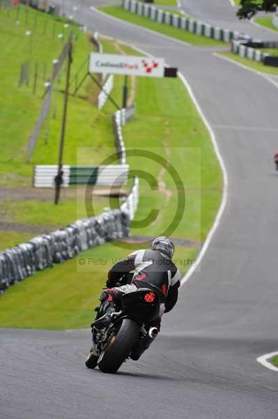 Motorcycle action photographs;cadwell;cadwell park photographs;event digital images;eventdigitalimages;motor racing louth lincolnshire;no limits trackday;peter wileman photography;trackday;trackday digital images;trackday photos
