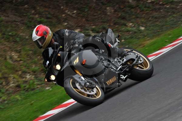 Motorcycle action photographs;cadwell;cadwell park photographs;event digital images;eventdigitalimages;motor racing louth lincolnshire;no limits trackday;peter wileman photography;trackday;trackday digital images;trackday photos