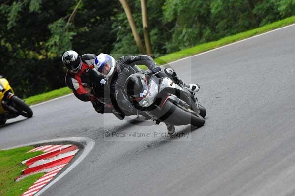 Motorcycle action photographs;cadwell;cadwell park photographs;event digital images;eventdigitalimages;motor racing louth lincolnshire;no limits trackday;peter wileman photography;trackday;trackday digital images;trackday photos