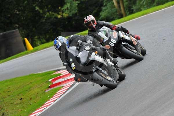 Motorcycle action photographs;cadwell;cadwell park photographs;event digital images;eventdigitalimages;motor racing louth lincolnshire;no limits trackday;peter wileman photography;trackday;trackday digital images;trackday photos