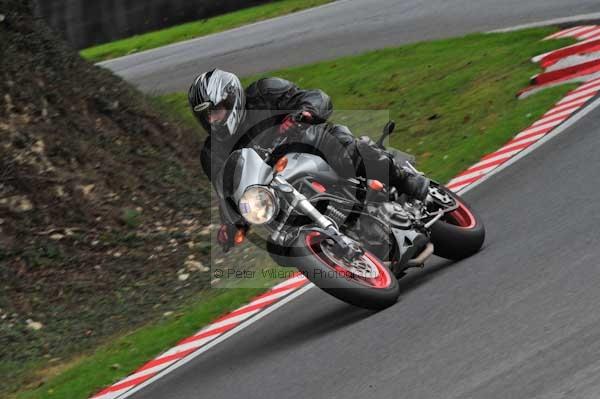 Motorcycle action photographs;cadwell;cadwell park photographs;event digital images;eventdigitalimages;motor racing louth lincolnshire;no limits trackday;peter wileman photography;trackday;trackday digital images;trackday photos