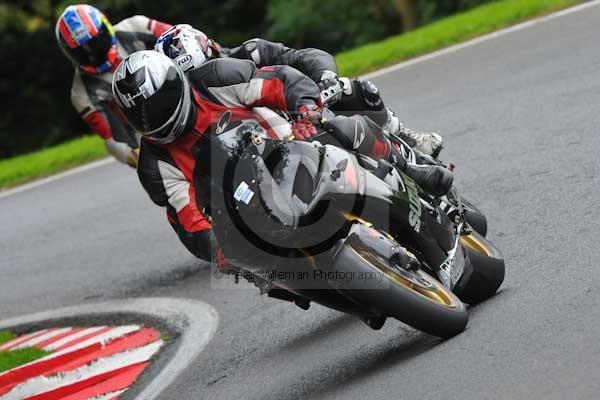 Motorcycle action photographs;cadwell;cadwell park photographs;event digital images;eventdigitalimages;motor racing louth lincolnshire;no limits trackday;peter wileman photography;trackday;trackday digital images;trackday photos