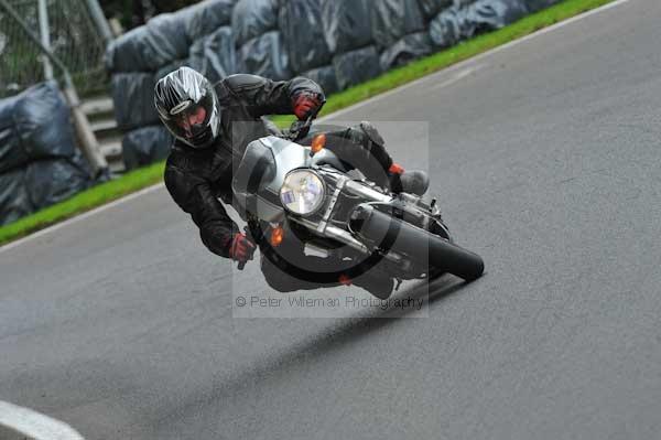 Motorcycle action photographs;cadwell;cadwell park photographs;event digital images;eventdigitalimages;motor racing louth lincolnshire;no limits trackday;peter wileman photography;trackday;trackday digital images;trackday photos