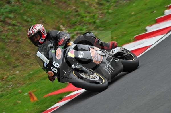 Motorcycle action photographs;cadwell;cadwell park photographs;event digital images;eventdigitalimages;motor racing louth lincolnshire;no limits trackday;peter wileman photography;trackday;trackday digital images;trackday photos