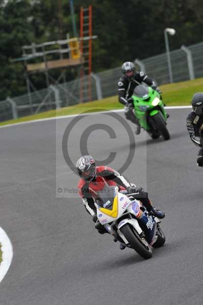Motorcycle action photographs;cadwell;cadwell park photographs;event digital images;eventdigitalimages;motor racing louth lincolnshire;no limits trackday;peter wileman photography;trackday;trackday digital images;trackday photos