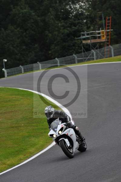 Motorcycle action photographs;cadwell;cadwell park photographs;event digital images;eventdigitalimages;motor racing louth lincolnshire;no limits trackday;peter wileman photography;trackday;trackday digital images;trackday photos