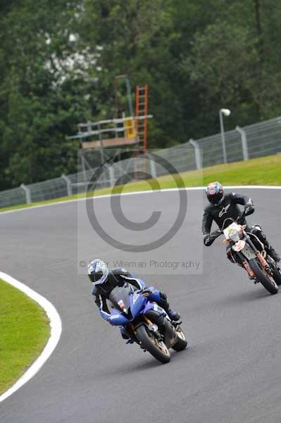 Motorcycle action photographs;cadwell;cadwell park photographs;event digital images;eventdigitalimages;motor racing louth lincolnshire;no limits trackday;peter wileman photography;trackday;trackday digital images;trackday photos