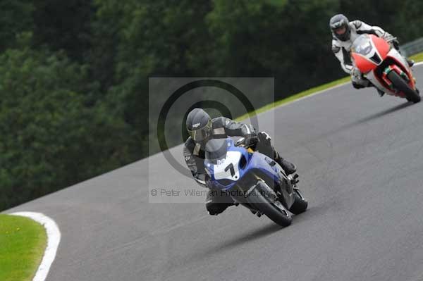 Motorcycle action photographs;cadwell;cadwell park photographs;event digital images;eventdigitalimages;motor racing louth lincolnshire;no limits trackday;peter wileman photography;trackday;trackday digital images;trackday photos