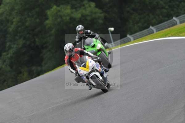 Motorcycle action photographs;cadwell;cadwell park photographs;event digital images;eventdigitalimages;motor racing louth lincolnshire;no limits trackday;peter wileman photography;trackday;trackday digital images;trackday photos
