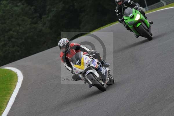 Motorcycle action photographs;cadwell;cadwell park photographs;event digital images;eventdigitalimages;motor racing louth lincolnshire;no limits trackday;peter wileman photography;trackday;trackday digital images;trackday photos