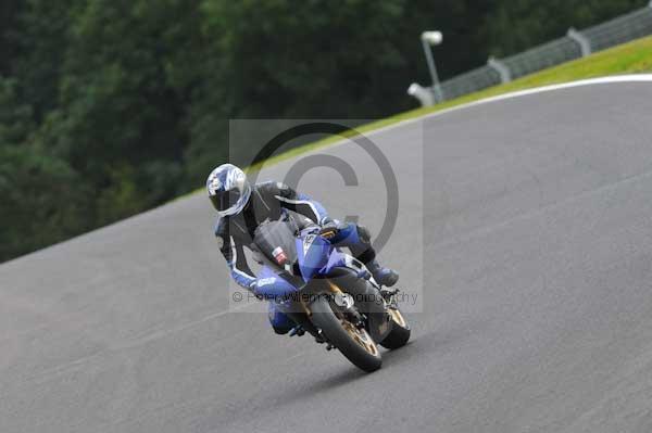 Motorcycle action photographs;cadwell;cadwell park photographs;event digital images;eventdigitalimages;motor racing louth lincolnshire;no limits trackday;peter wileman photography;trackday;trackday digital images;trackday photos