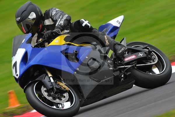 Motorcycle action photographs;cadwell;cadwell park photographs;event digital images;eventdigitalimages;motor racing louth lincolnshire;no limits trackday;peter wileman photography;trackday;trackday digital images;trackday photos