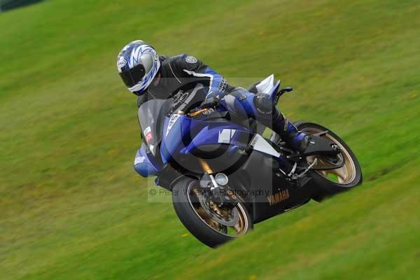 Motorcycle action photographs;cadwell;cadwell park photographs;event digital images;eventdigitalimages;motor racing louth lincolnshire;no limits trackday;peter wileman photography;trackday;trackday digital images;trackday photos