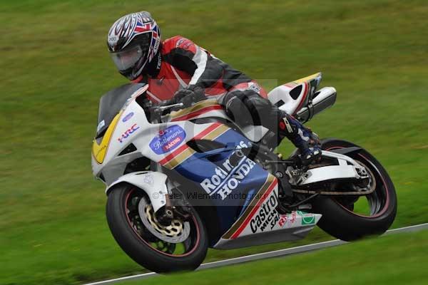 Motorcycle action photographs;cadwell;cadwell park photographs;event digital images;eventdigitalimages;motor racing louth lincolnshire;no limits trackday;peter wileman photography;trackday;trackday digital images;trackday photos