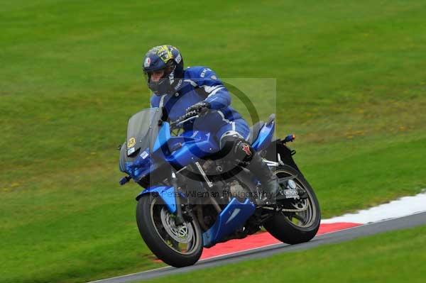 Motorcycle action photographs;cadwell;cadwell park photographs;event digital images;eventdigitalimages;motor racing louth lincolnshire;no limits trackday;peter wileman photography;trackday;trackday digital images;trackday photos