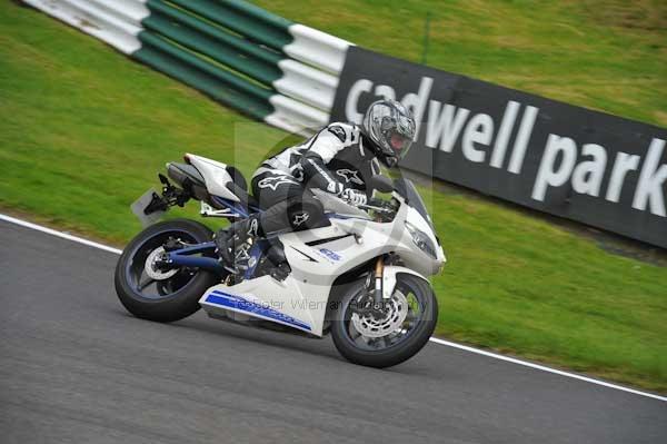 Motorcycle action photographs;cadwell;cadwell park photographs;event digital images;eventdigitalimages;motor racing louth lincolnshire;no limits trackday;peter wileman photography;trackday;trackday digital images;trackday photos