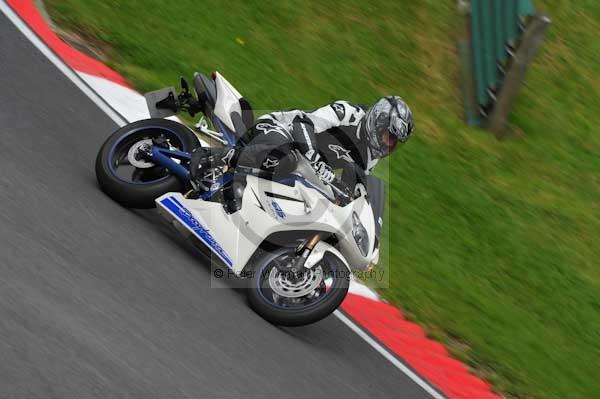 Motorcycle action photographs;cadwell;cadwell park photographs;event digital images;eventdigitalimages;motor racing louth lincolnshire;no limits trackday;peter wileman photography;trackday;trackday digital images;trackday photos