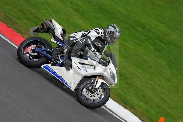 Motorcycle action photographs;cadwell;cadwell park photographs;event digital images;eventdigitalimages;motor racing louth lincolnshire;no limits trackday;peter wileman photography;trackday;trackday digital images;trackday photos