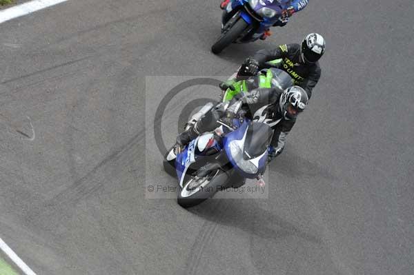 Motorcycle action photographs;cadwell;cadwell park photographs;event digital images;eventdigitalimages;motor racing louth lincolnshire;no limits trackday;peter wileman photography;trackday;trackday digital images;trackday photos