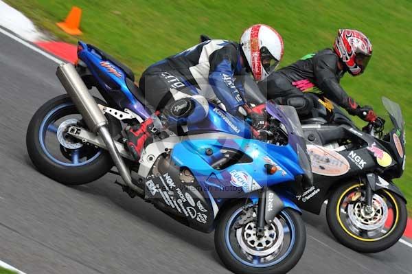 Motorcycle action photographs;cadwell;cadwell park photographs;event digital images;eventdigitalimages;motor racing louth lincolnshire;no limits trackday;peter wileman photography;trackday;trackday digital images;trackday photos