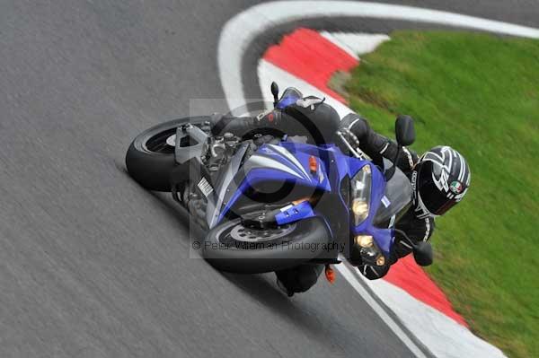 Motorcycle action photographs;cadwell;cadwell park photographs;event digital images;eventdigitalimages;motor racing louth lincolnshire;no limits trackday;peter wileman photography;trackday;trackday digital images;trackday photos