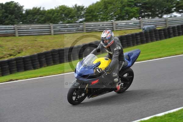 Motorcycle action photographs;cadwell;cadwell park photographs;event digital images;eventdigitalimages;motor racing louth lincolnshire;no limits trackday;peter wileman photography;trackday;trackday digital images;trackday photos