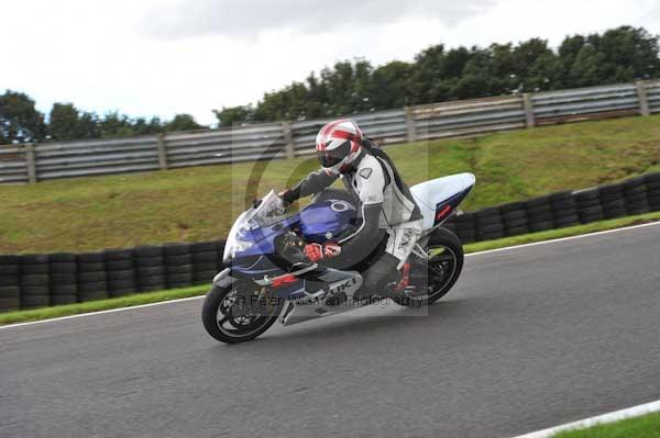 Motorcycle action photographs;cadwell;cadwell park photographs;event digital images;eventdigitalimages;motor racing louth lincolnshire;no limits trackday;peter wileman photography;trackday;trackday digital images;trackday photos