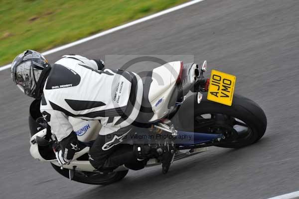 Motorcycle action photographs;cadwell;cadwell park photographs;event digital images;eventdigitalimages;motor racing louth lincolnshire;no limits trackday;peter wileman photography;trackday;trackday digital images;trackday photos