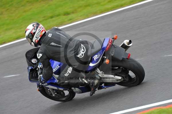 Motorcycle action photographs;cadwell;cadwell park photographs;event digital images;eventdigitalimages;motor racing louth lincolnshire;no limits trackday;peter wileman photography;trackday;trackday digital images;trackday photos