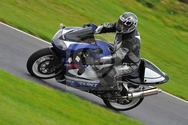 Motorcycle action photographs;cadwell;cadwell park photographs;event digital images;eventdigitalimages;motor racing louth lincolnshire;no limits trackday;peter wileman photography;trackday;trackday digital images;trackday photos