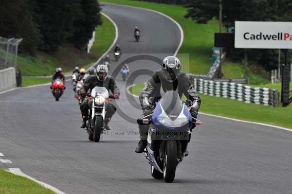 Motorcycle action photographs;cadwell;cadwell park photographs;event digital images;eventdigitalimages;motor racing louth lincolnshire;no limits trackday;peter wileman photography;trackday;trackday digital images;trackday photos
