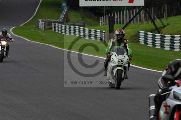 Motorcycle action photographs;cadwell;cadwell park photographs;event digital images;eventdigitalimages;motor racing louth lincolnshire;no limits trackday;peter wileman photography;trackday;trackday digital images;trackday photos