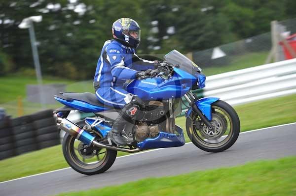 Motorcycle action photographs;cadwell;cadwell park photographs;event digital images;eventdigitalimages;motor racing louth lincolnshire;no limits trackday;peter wileman photography;trackday;trackday digital images;trackday photos