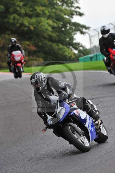 Motorcycle action photographs;cadwell;cadwell park photographs;event digital images;eventdigitalimages;motor racing louth lincolnshire;no limits trackday;peter wileman photography;trackday;trackday digital images;trackday photos