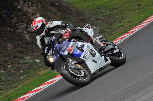 Motorcycle action photographs;cadwell;cadwell park photographs;event digital images;eventdigitalimages;motor racing louth lincolnshire;no limits trackday;peter wileman photography;trackday;trackday digital images;trackday photos