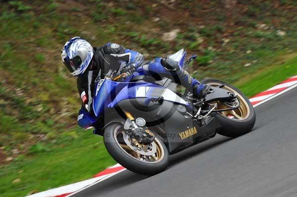Motorcycle action photographs;cadwell;cadwell park photographs;event digital images;eventdigitalimages;motor racing louth lincolnshire;no limits trackday;peter wileman photography;trackday;trackday digital images;trackday photos