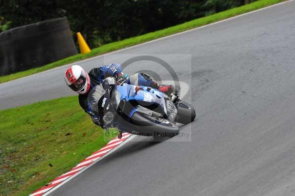 Motorcycle action photographs;cadwell;cadwell park photographs;event digital images;eventdigitalimages;motor racing louth lincolnshire;no limits trackday;peter wileman photography;trackday;trackday digital images;trackday photos