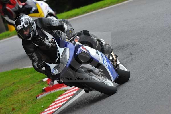 Motorcycle action photographs;cadwell;cadwell park photographs;event digital images;eventdigitalimages;motor racing louth lincolnshire;no limits trackday;peter wileman photography;trackday;trackday digital images;trackday photos