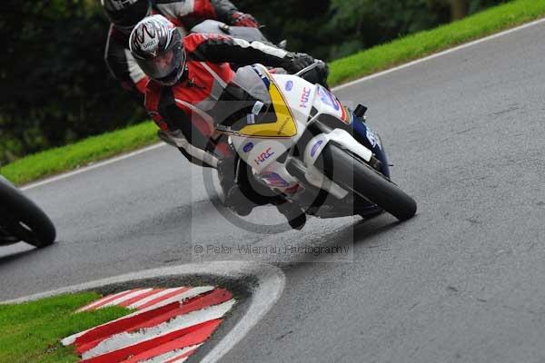 Motorcycle action photographs;cadwell;cadwell park photographs;event digital images;eventdigitalimages;motor racing louth lincolnshire;no limits trackday;peter wileman photography;trackday;trackday digital images;trackday photos