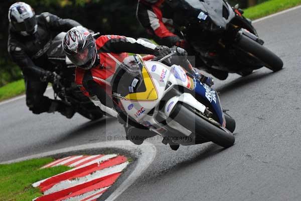 Motorcycle action photographs;cadwell;cadwell park photographs;event digital images;eventdigitalimages;motor racing louth lincolnshire;no limits trackday;peter wileman photography;trackday;trackday digital images;trackday photos
