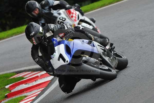 Motorcycle action photographs;cadwell;cadwell park photographs;event digital images;eventdigitalimages;motor racing louth lincolnshire;no limits trackday;peter wileman photography;trackday;trackday digital images;trackday photos