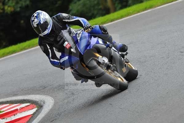 Motorcycle action photographs;cadwell;cadwell park photographs;event digital images;eventdigitalimages;motor racing louth lincolnshire;no limits trackday;peter wileman photography;trackday;trackday digital images;trackday photos