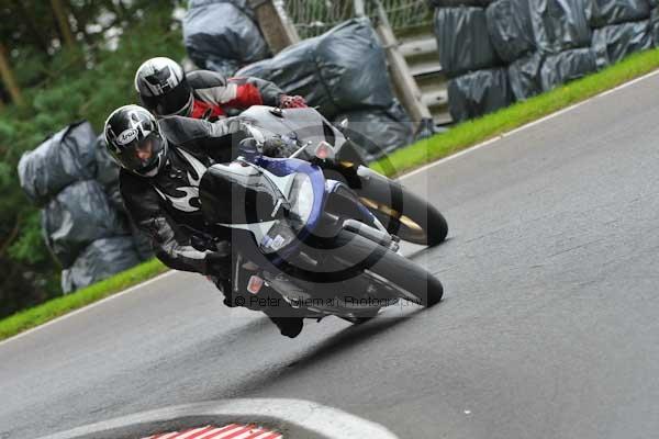 Motorcycle action photographs;cadwell;cadwell park photographs;event digital images;eventdigitalimages;motor racing louth lincolnshire;no limits trackday;peter wileman photography;trackday;trackday digital images;trackday photos