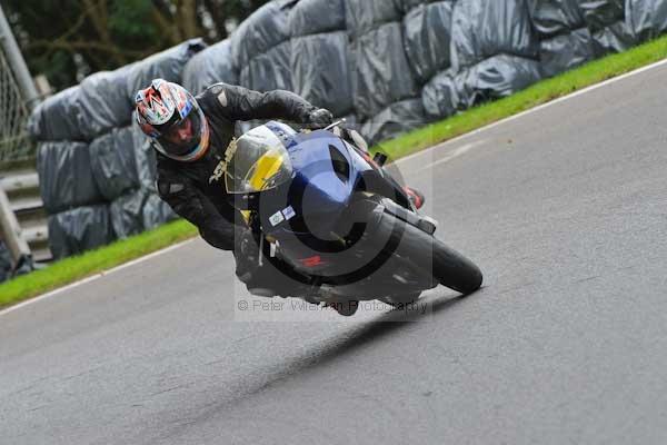 Motorcycle action photographs;cadwell;cadwell park photographs;event digital images;eventdigitalimages;motor racing louth lincolnshire;no limits trackday;peter wileman photography;trackday;trackday digital images;trackday photos