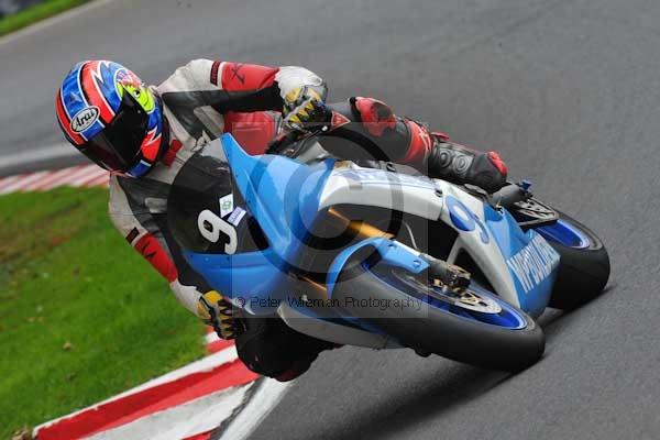 Motorcycle action photographs;cadwell;cadwell park photographs;event digital images;eventdigitalimages;motor racing louth lincolnshire;no limits trackday;peter wileman photography;trackday;trackday digital images;trackday photos