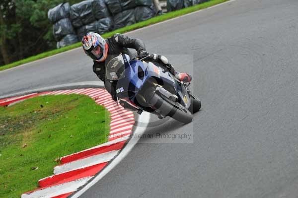 Motorcycle action photographs;cadwell;cadwell park photographs;event digital images;eventdigitalimages;motor racing louth lincolnshire;no limits trackday;peter wileman photography;trackday;trackday digital images;trackday photos