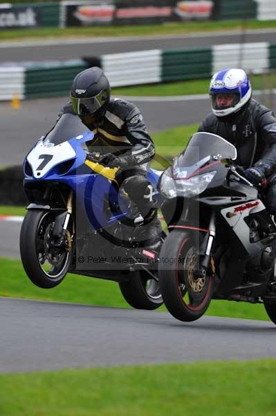 Motorcycle action photographs;cadwell;cadwell park photographs;event digital images;eventdigitalimages;motor racing louth lincolnshire;no limits trackday;peter wileman photography;trackday;trackday digital images;trackday photos