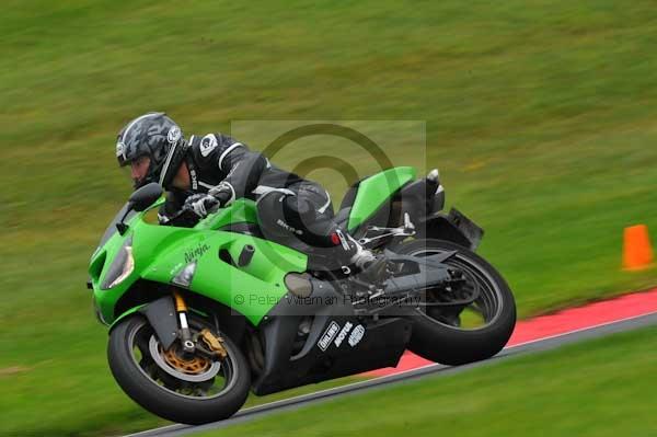 Motorcycle action photographs;cadwell;cadwell park photographs;event digital images;eventdigitalimages;motor racing louth lincolnshire;no limits trackday;peter wileman photography;trackday;trackday digital images;trackday photos