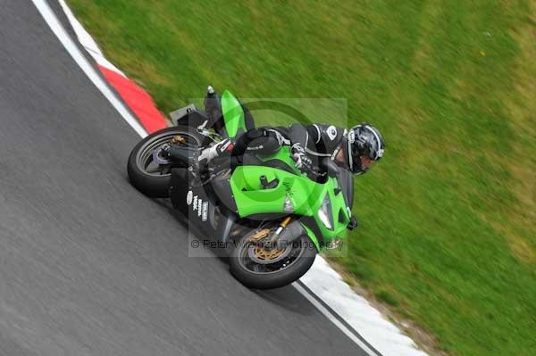 Motorcycle action photographs;cadwell;cadwell park photographs;event digital images;eventdigitalimages;motor racing louth lincolnshire;no limits trackday;peter wileman photography;trackday;trackday digital images;trackday photos